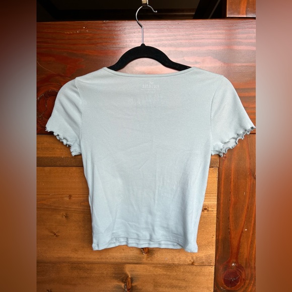 Hollister Must-Have Baby Tee - Picture 2 of 3